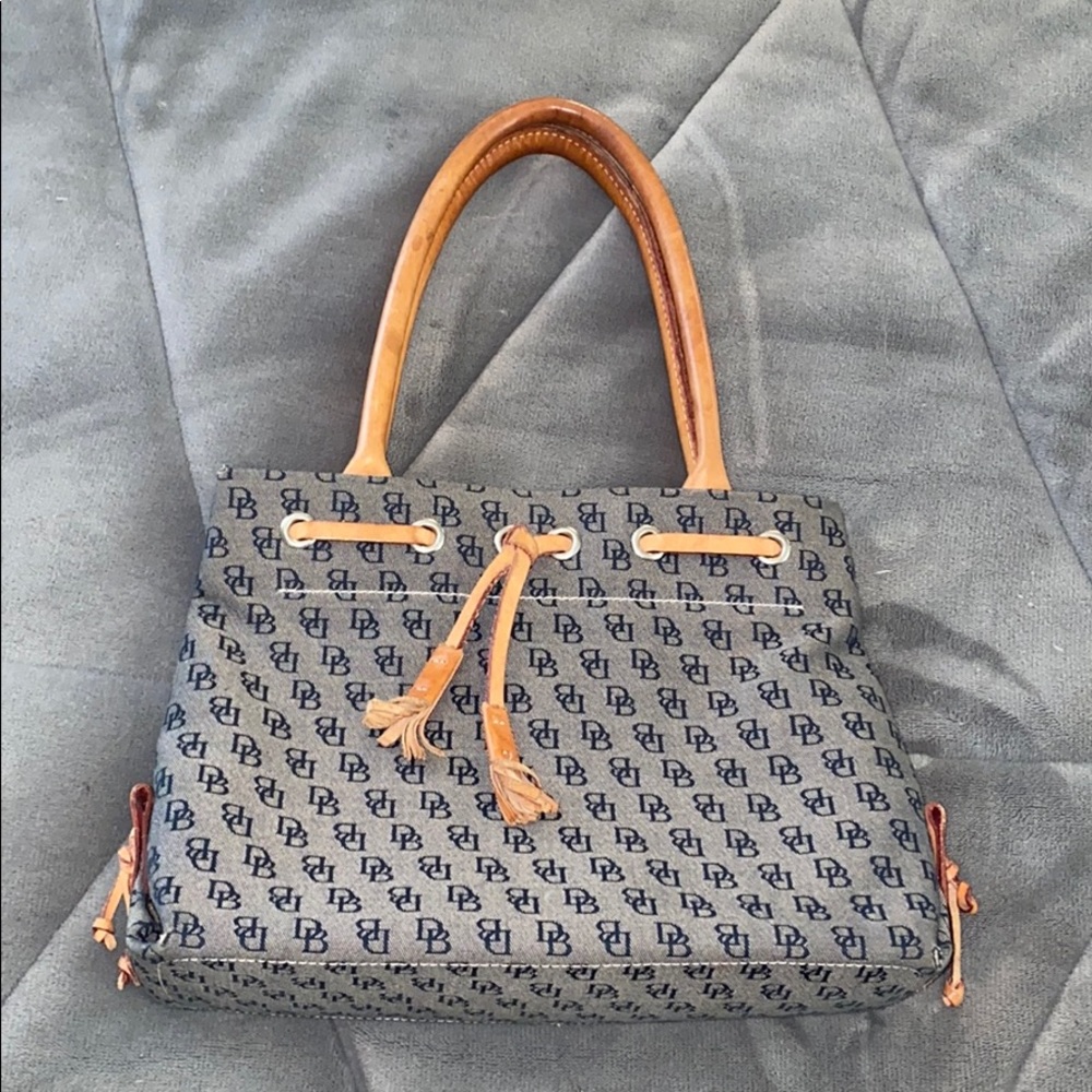 Dooney and Bouke signature tote 👜